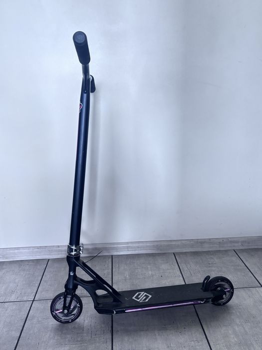 Hulajnoga striker za 1300 złoty waży 3,05kg