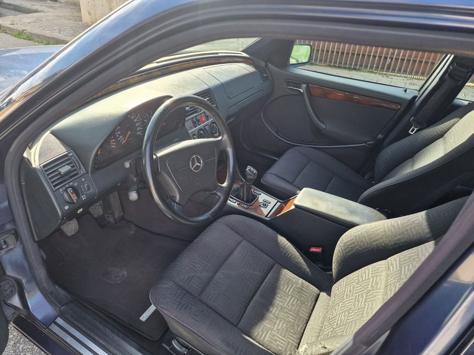 Mercedes-Benz C180 Gasolina | 2001 | Sempre assistida na Mercedes