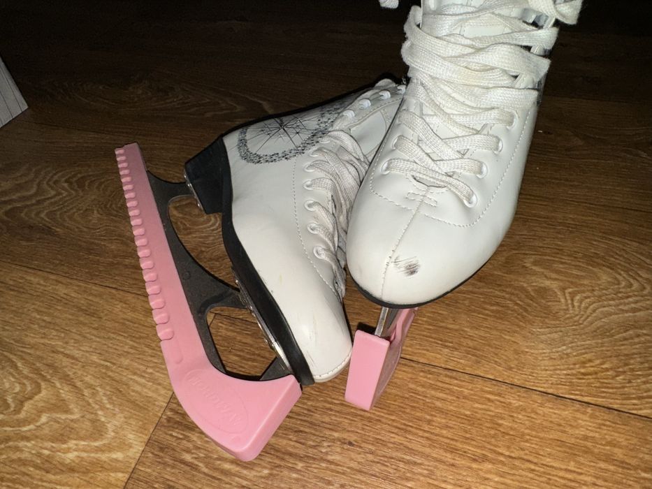 Ковзани жіночі 38 розмір