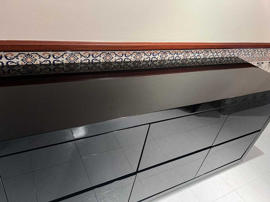 Aparador preto lacado 6 divisórias