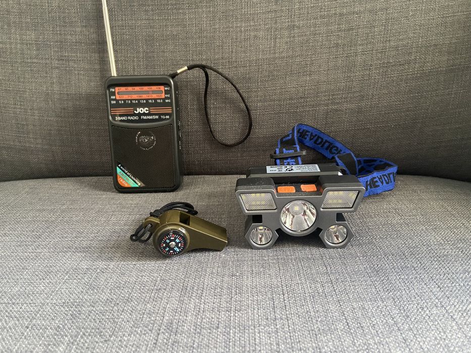 Rádio portátil + headlamp + apito com bússola