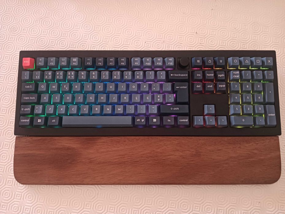 Teclado Mecânico Wireless 100% - Keychron V6 Max + Apoio de Pulso em Madeira
