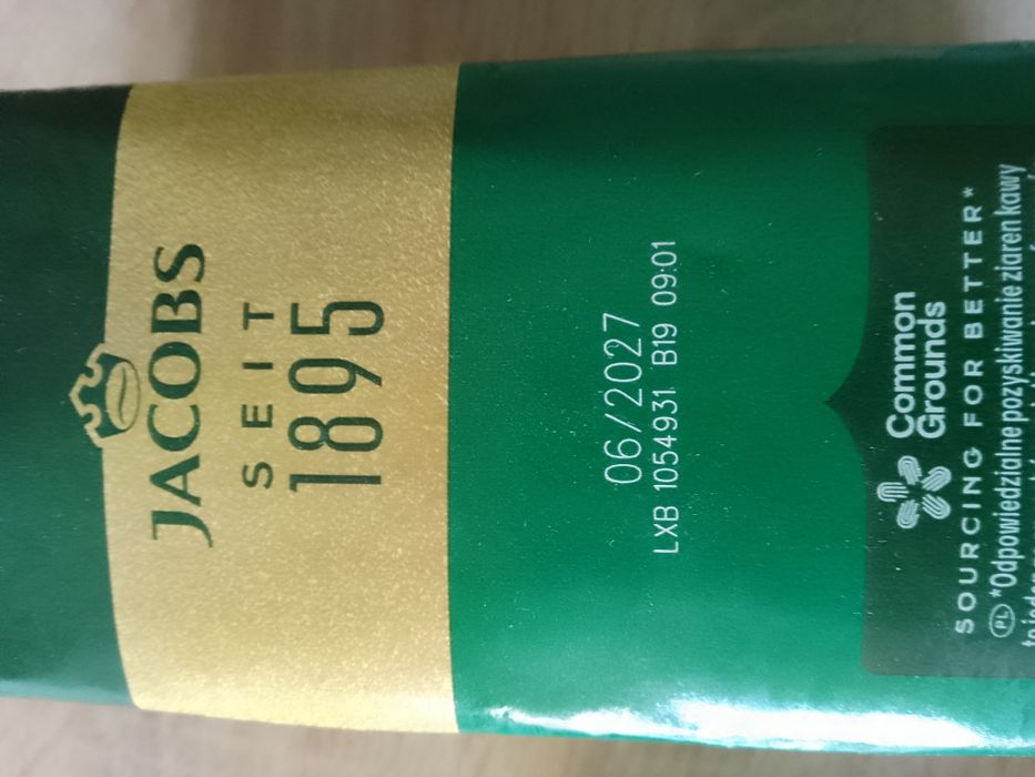 kawa Jacobs i Tchibo mielone i pierniki
