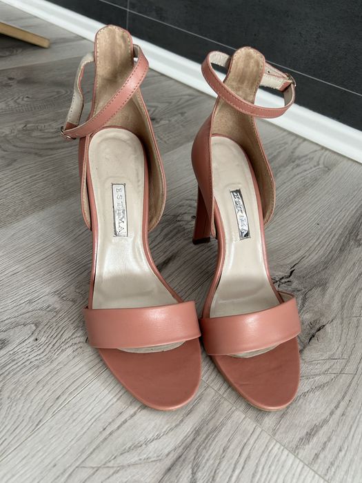 Sandały na obcasie Ryłko r.38