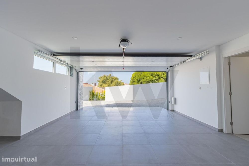 Moradia em condominio com jardim e piscina privados
