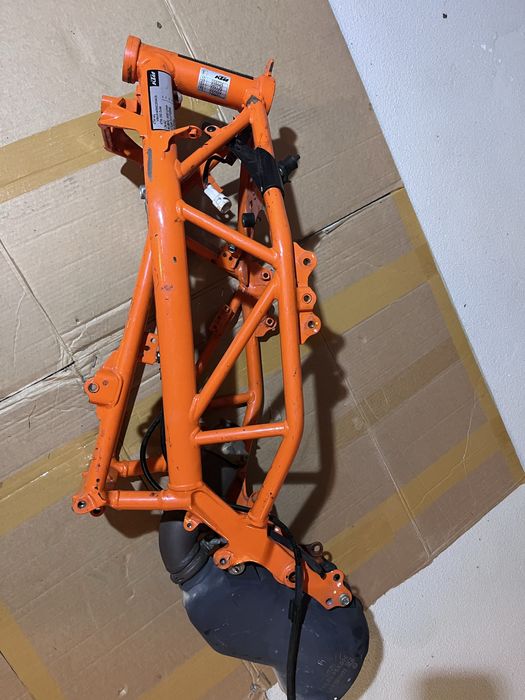 Sprzeda rame z katalizatorem ktm 390 dukr