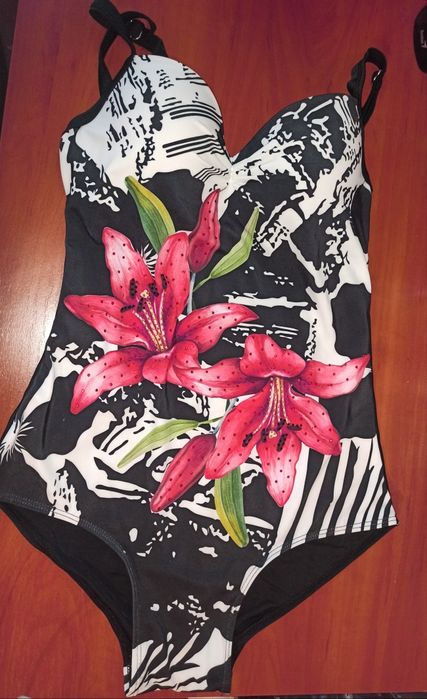 Продам, купальник