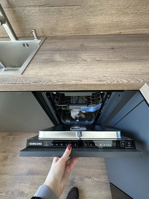 **Перша Оренда!ЦЕНТР! Неймовірно Гарна Студія + Кімната