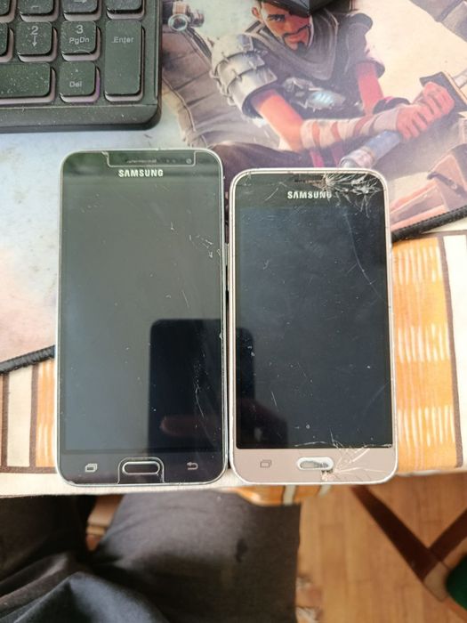 Телефони Sumsung j3 і Sumsung j1 на деталі