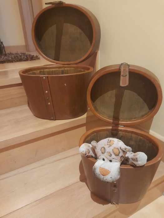Caixas duas vintage de chapéus antigos pele.