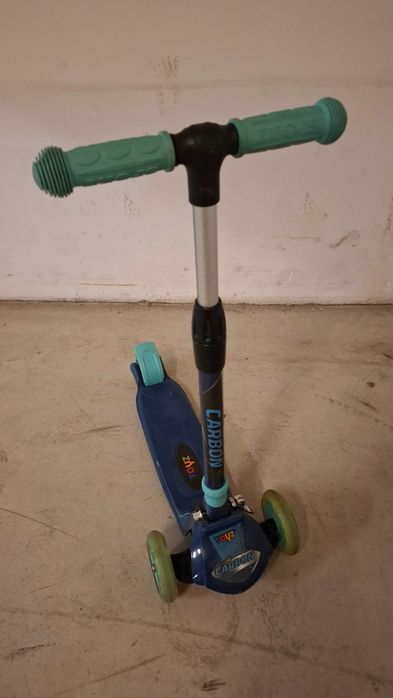 Hulajnoga trzykołowa, Toyz Carbon