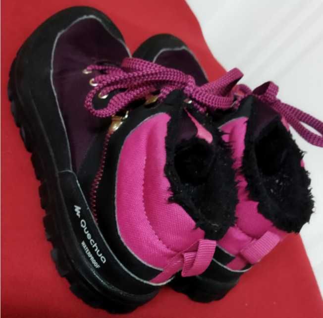 Sapatilhas/ bota Quechua menina, nº 36, à prova de água. Como novas!