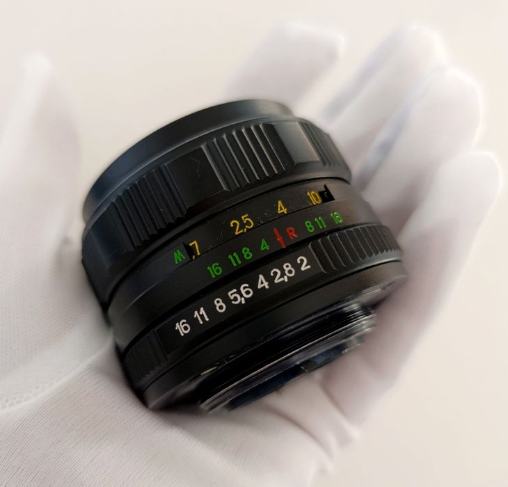 Объектив MC Helios-44M-4. Фотоаппарат ZENIT 11