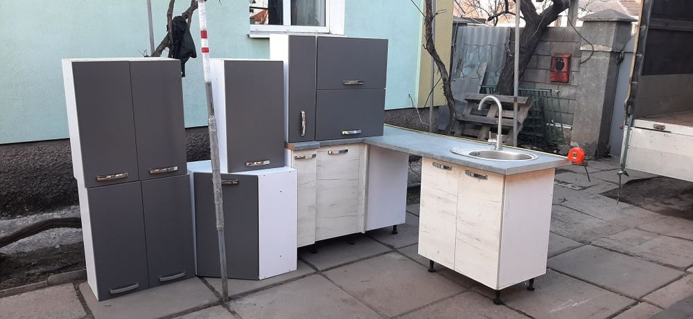 Продам кухня в хорошем состоянии пракиически новая Каменское