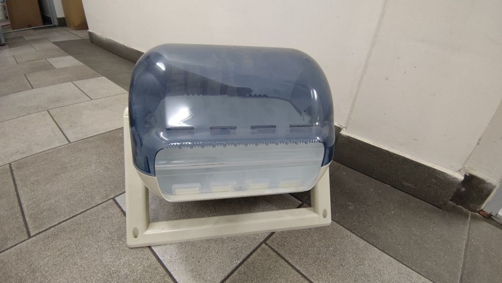 Podajnik na papier czyściwo