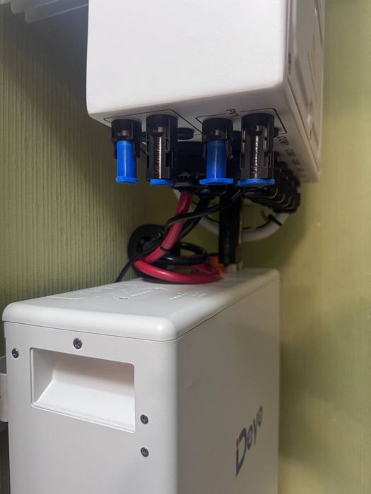 Інвертор гібридний з акумулятором