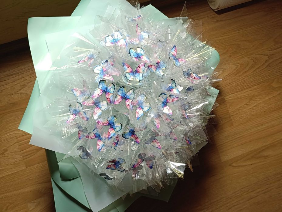 Букет з метеликів що світяться.