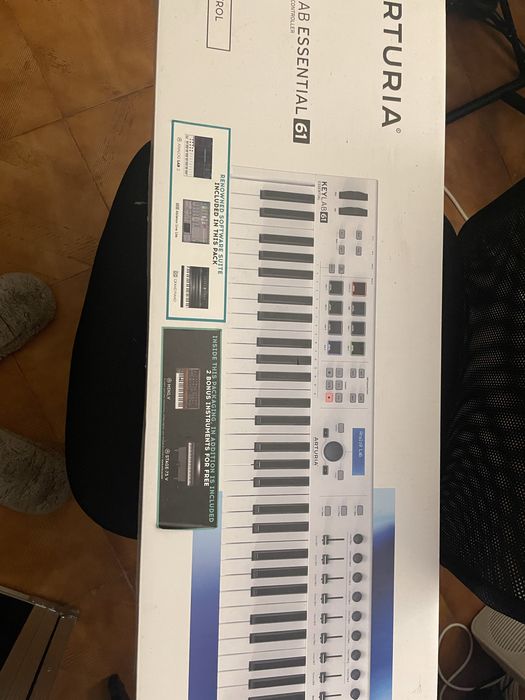 Arturia KeyLab Essential 61 – Controlador MIDI profissional