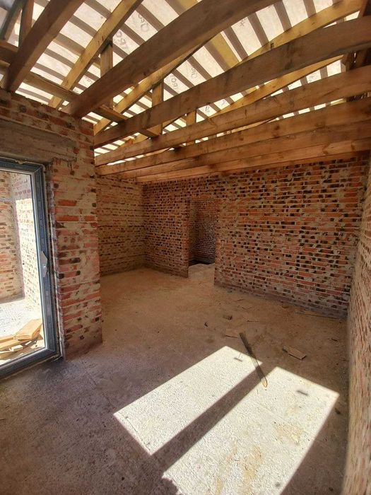 Продаж кутового котеджу з міськими комунікаціями