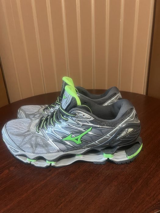 Нові чоловічі кросівки Mizuno 43 розмір
