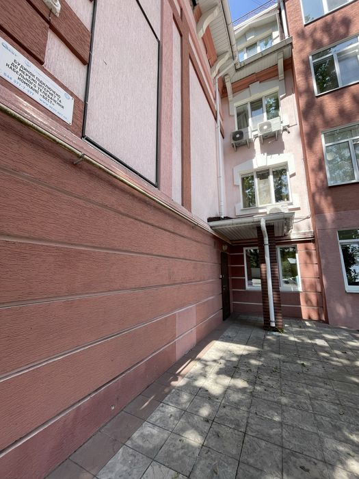 Продаж Комерційного приміщення з ремонтом, басейном. Центральний парк