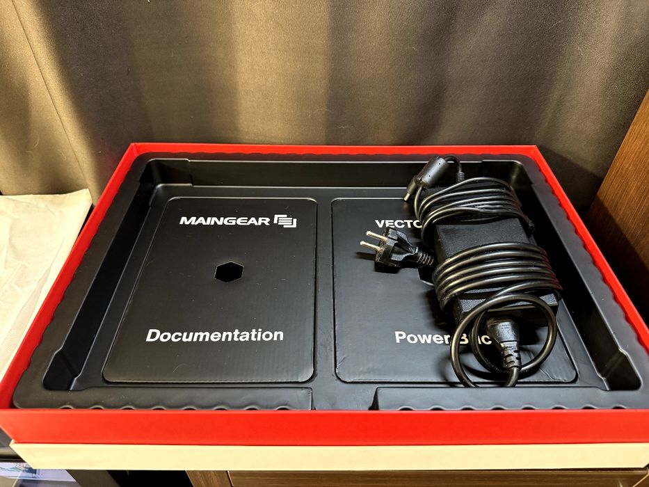 Продам ноутбук Maingear Vector Pro 17,3/ RTX3080 16Gb