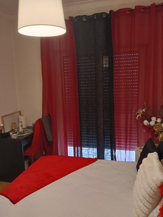 Quarto com serventias