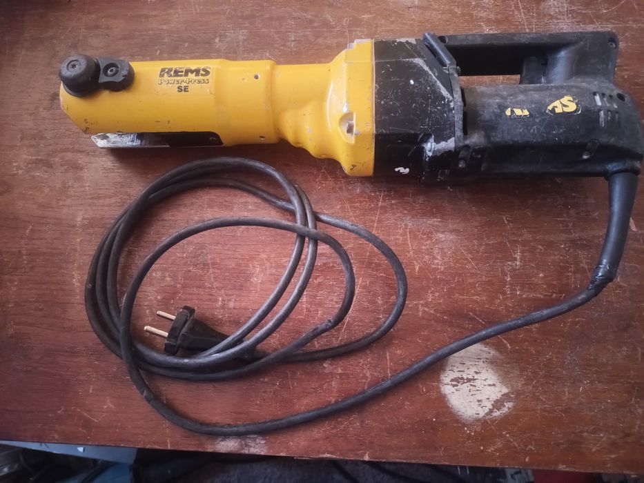Zaciskarka do rur  rems