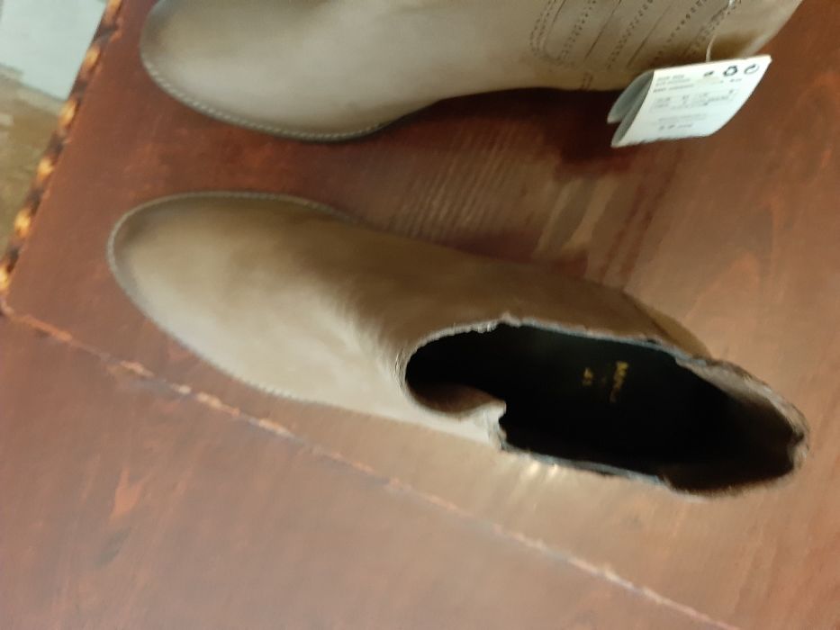 Damskie, nowe, ciemno beżowe, skórzane sztyblety na słupku rozmiar 41