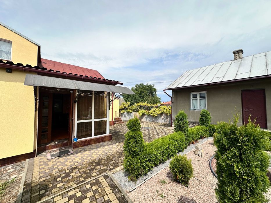 2 будинки+виробниче двоповерхове приміщення на території