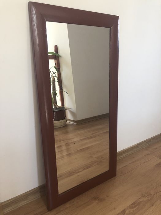 Lustro w drewnianej ramie do zawieszenia 40x80 cm