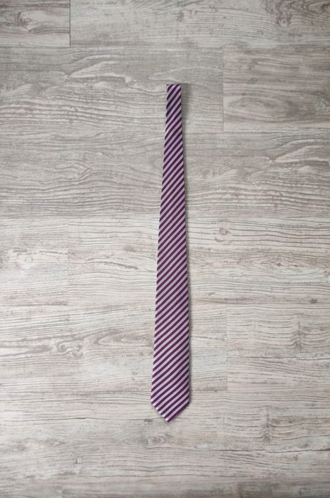 Elegancki krawat w paski
