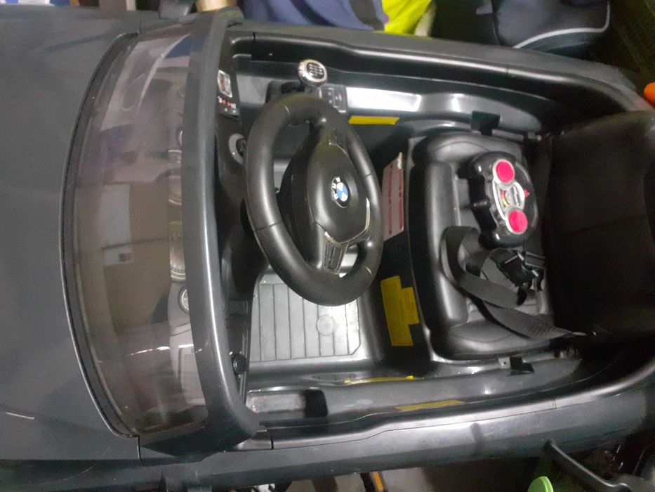 Carro BMW elétrico para criança