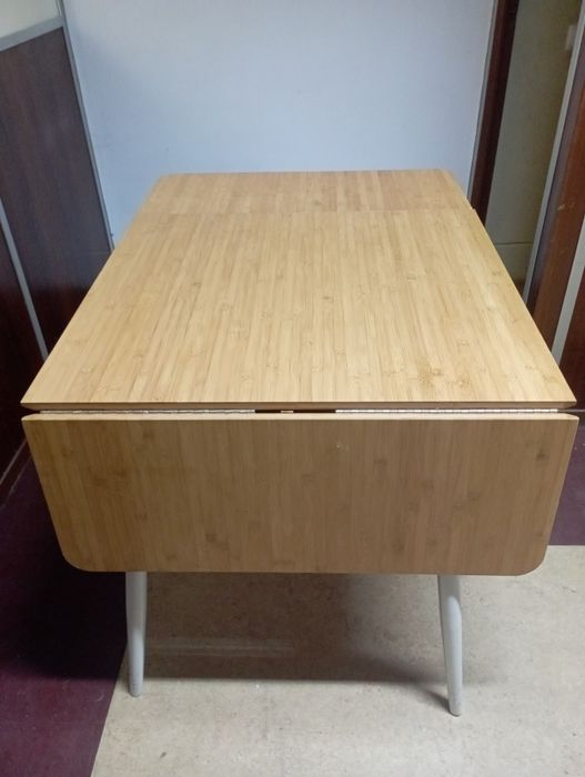 Mesa  de cozinha com abas