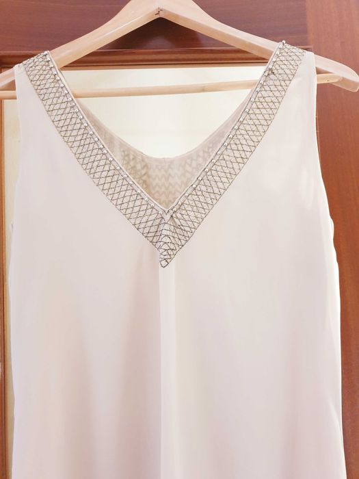 Vestido cru e dourado da marca Suite Blanco