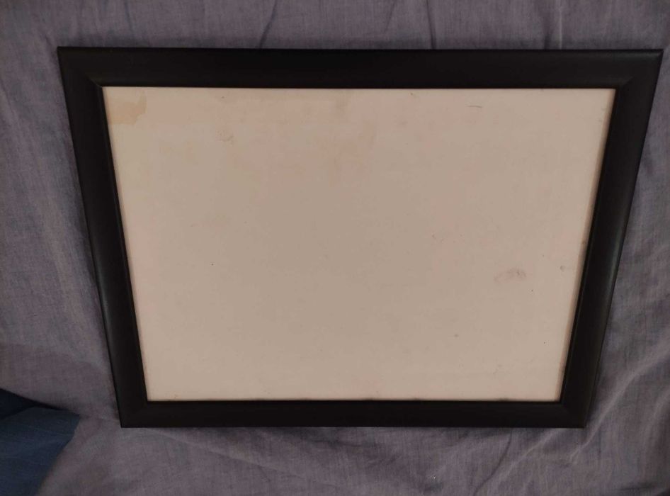 Moldura preta 30 cm x 40 cm