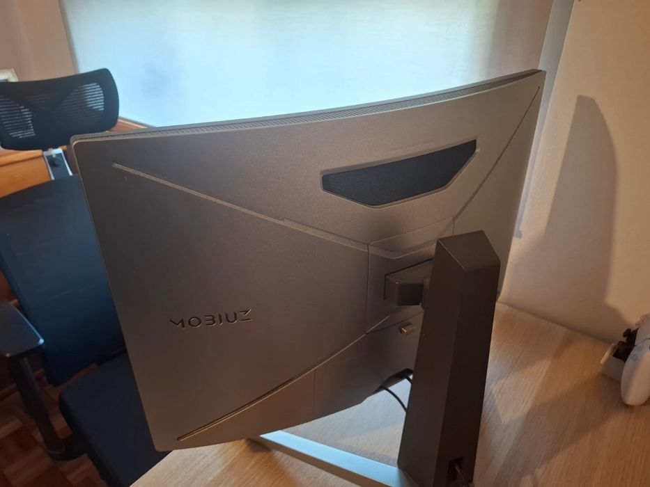 Monitor Curvo BenQ MOBIUZ EX2710R 27” QHD 165Hz 1ms HDRi