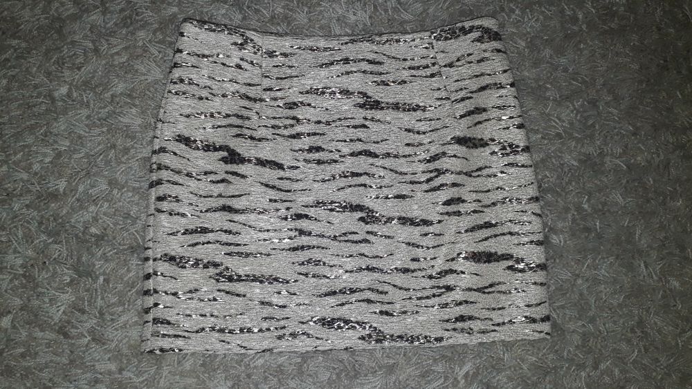 Minissaia em tons dourados, nova