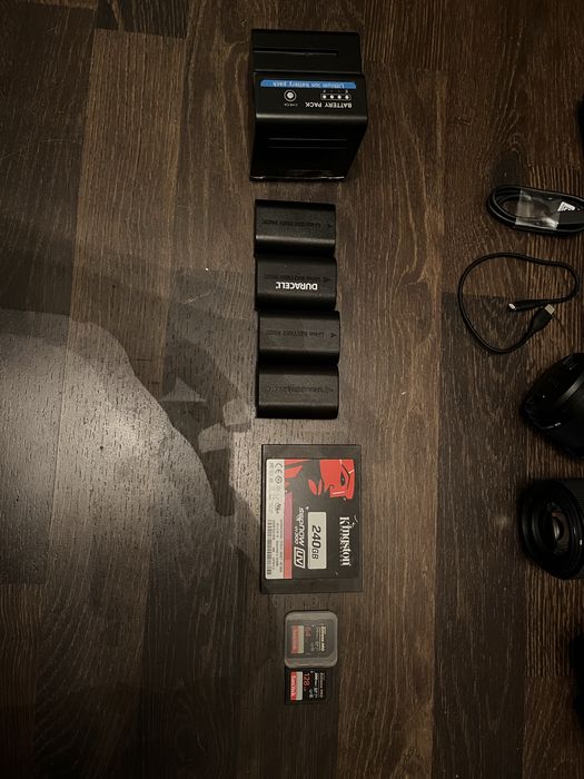 Blackmagic Pocket Cinema Camera 4K (BMPCC 4K) + 4 Batteries + 240GB SSD+128+64 GB Sandisk