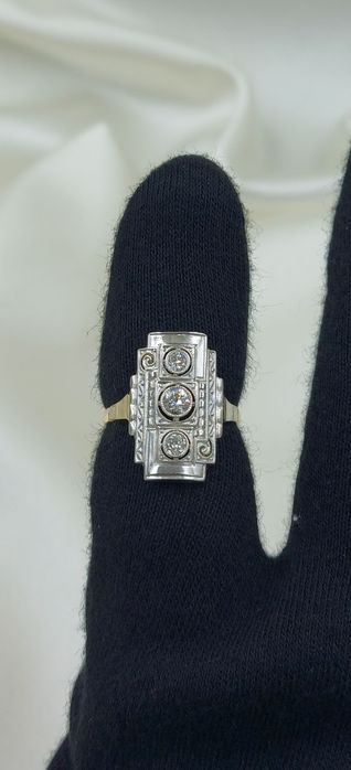 Złoty pierścionek ' Art Deco ' z diamentami