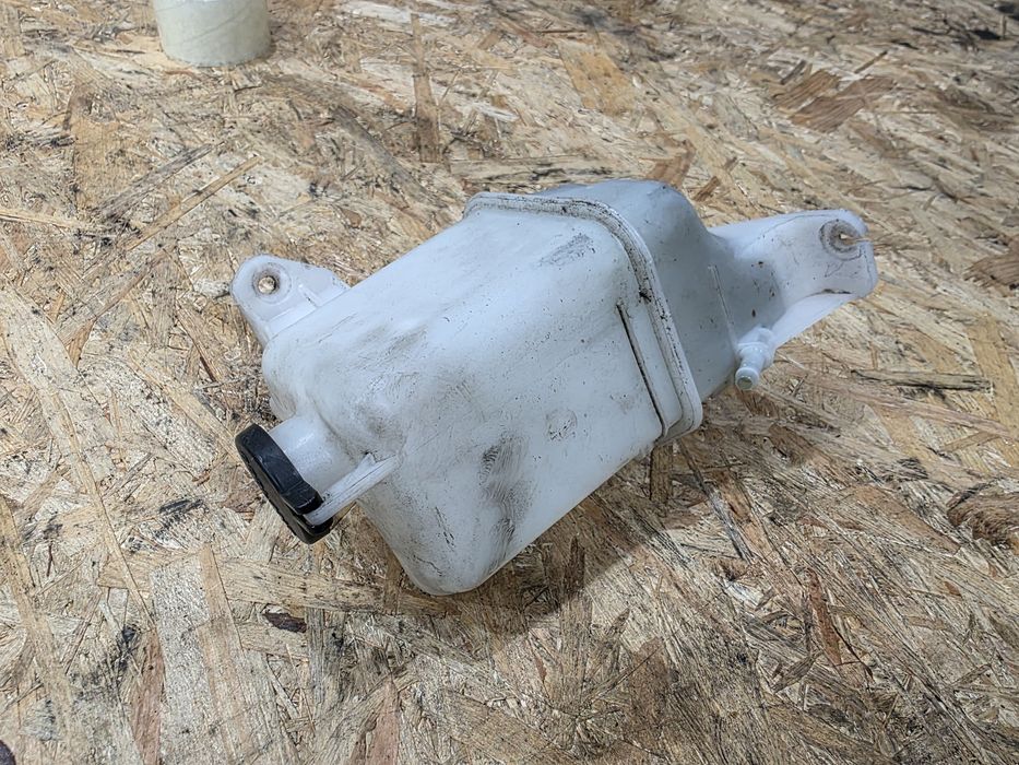 Zbiorniczek wyrównawczy Kia Ceed 1 I lift 10r 1.4 benzyna