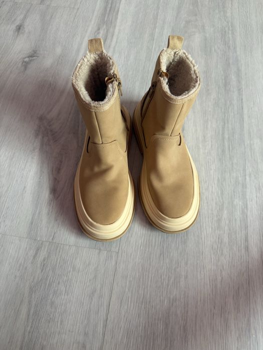 Взутя зимове Zara 34 розмір в нову стані