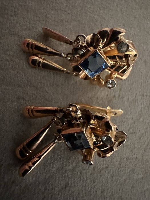 Conjunto de Brincos em ouro de 19 quilates com pingentes articulados e pedras azuis