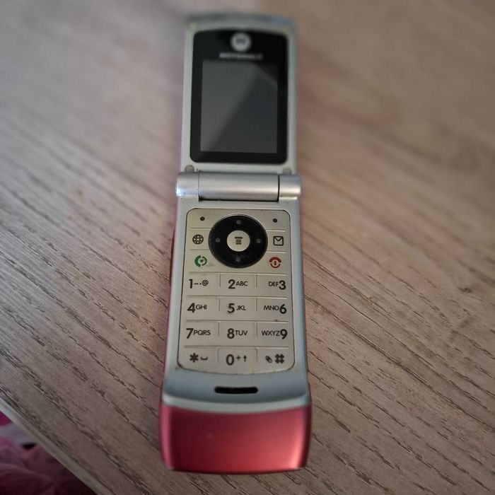 Stary telefon Motorola W375