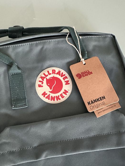 Mochila Kanken Fjallraven verde cinza