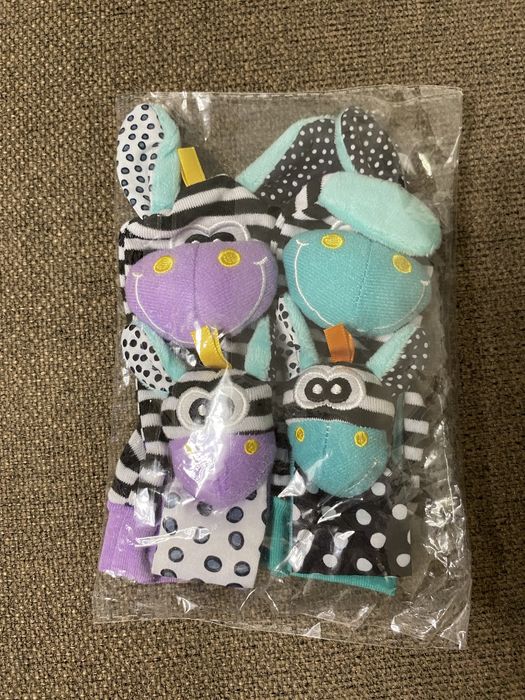 Шкарпетки і браслетики для малечі