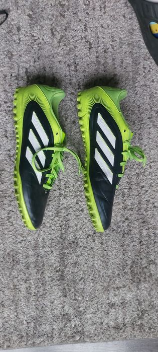 Buty Adidas do piłki nożnej prawie jak nowe . Wkładka 27.5