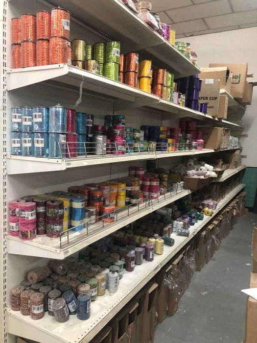 Estantes com Prateleiras