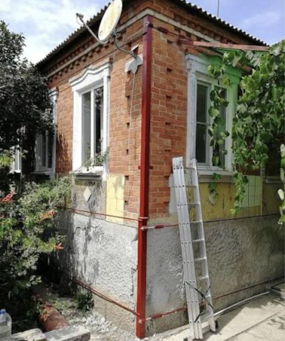 Стяжка будинку арматурою та металевими кутиками. Посилення стін