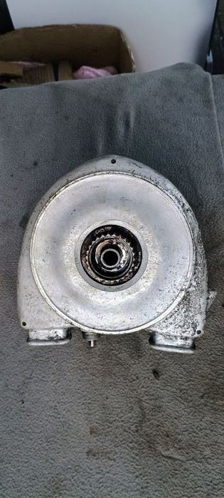 Obudowa osłona zębatki MZ rt 125 kompletna zębatka